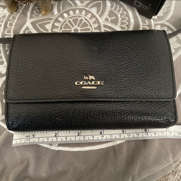 Coach Wristlet Wallet / Smartphone Crossbody - Picture 7 of 14